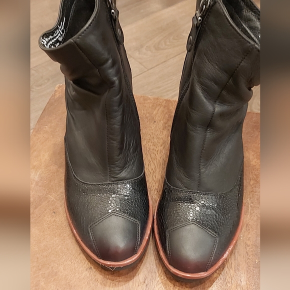 Maciejka block heel booties - Picture 7 of 9